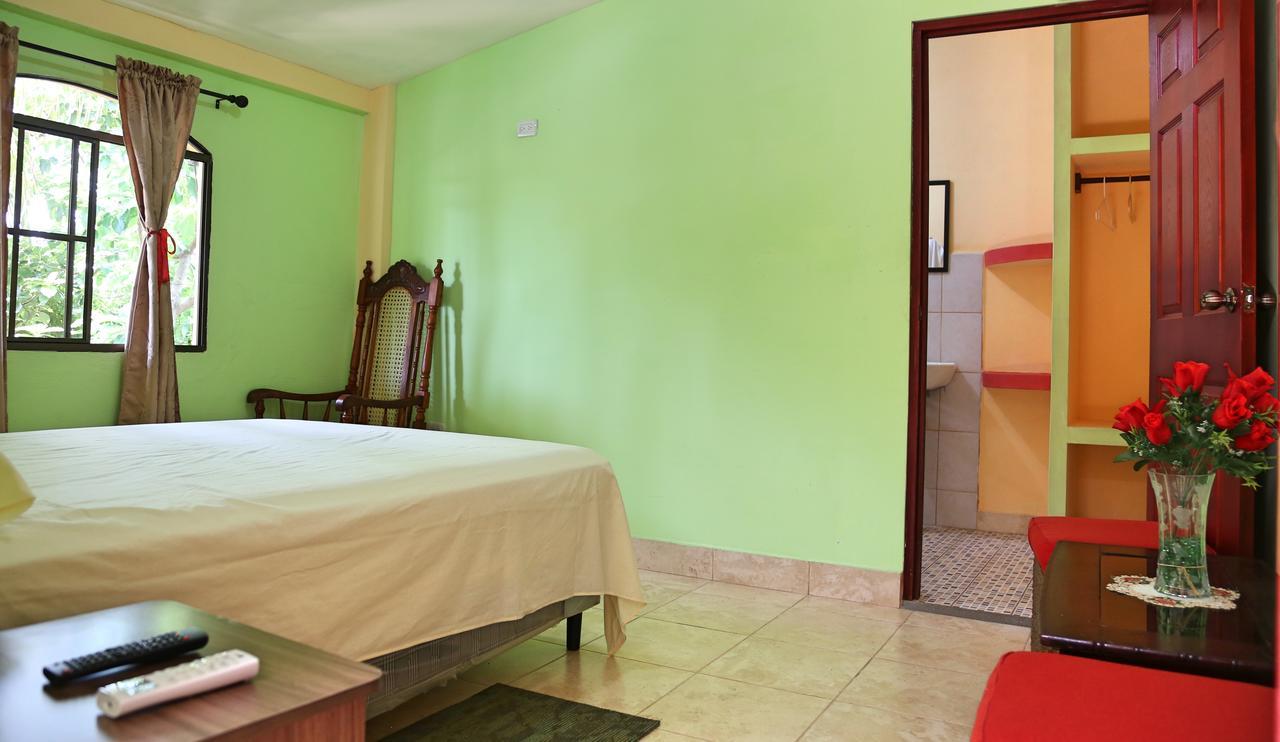 Hostal San Antonio León Exteriör bild